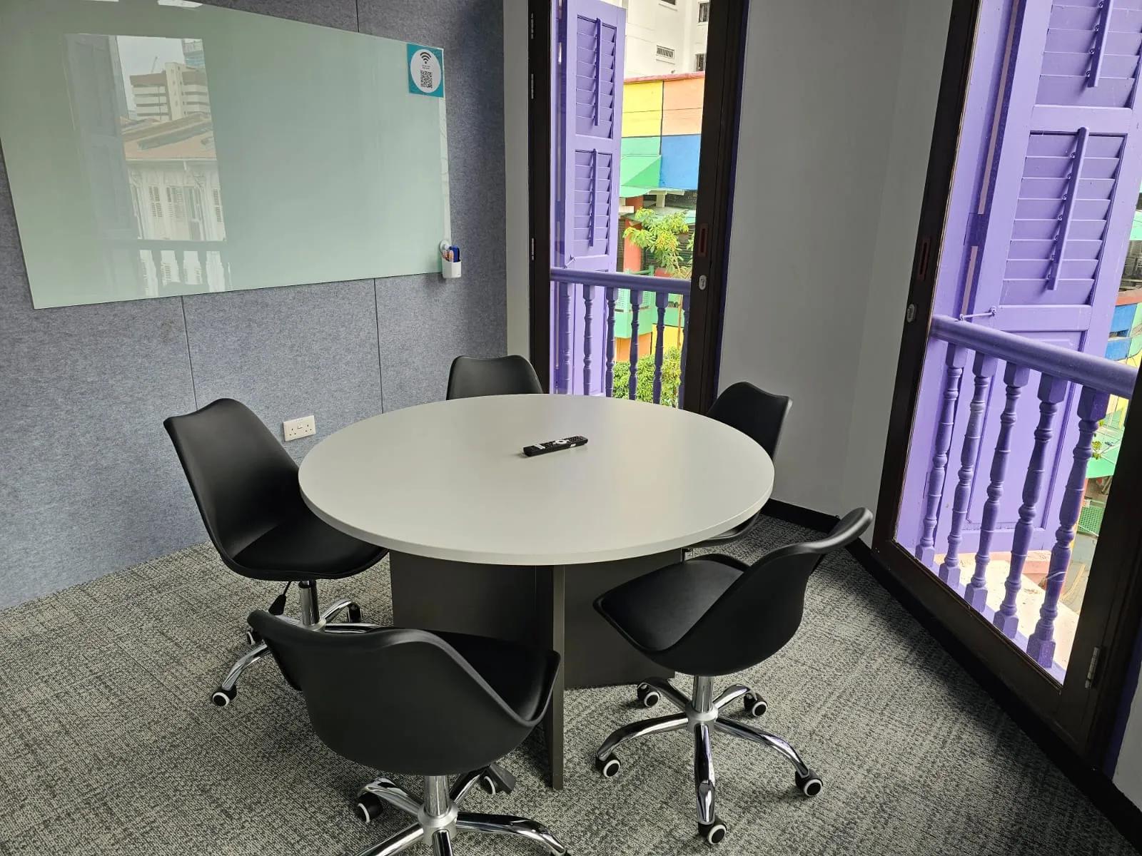 CSM02 - 4 Pax Meeting Room