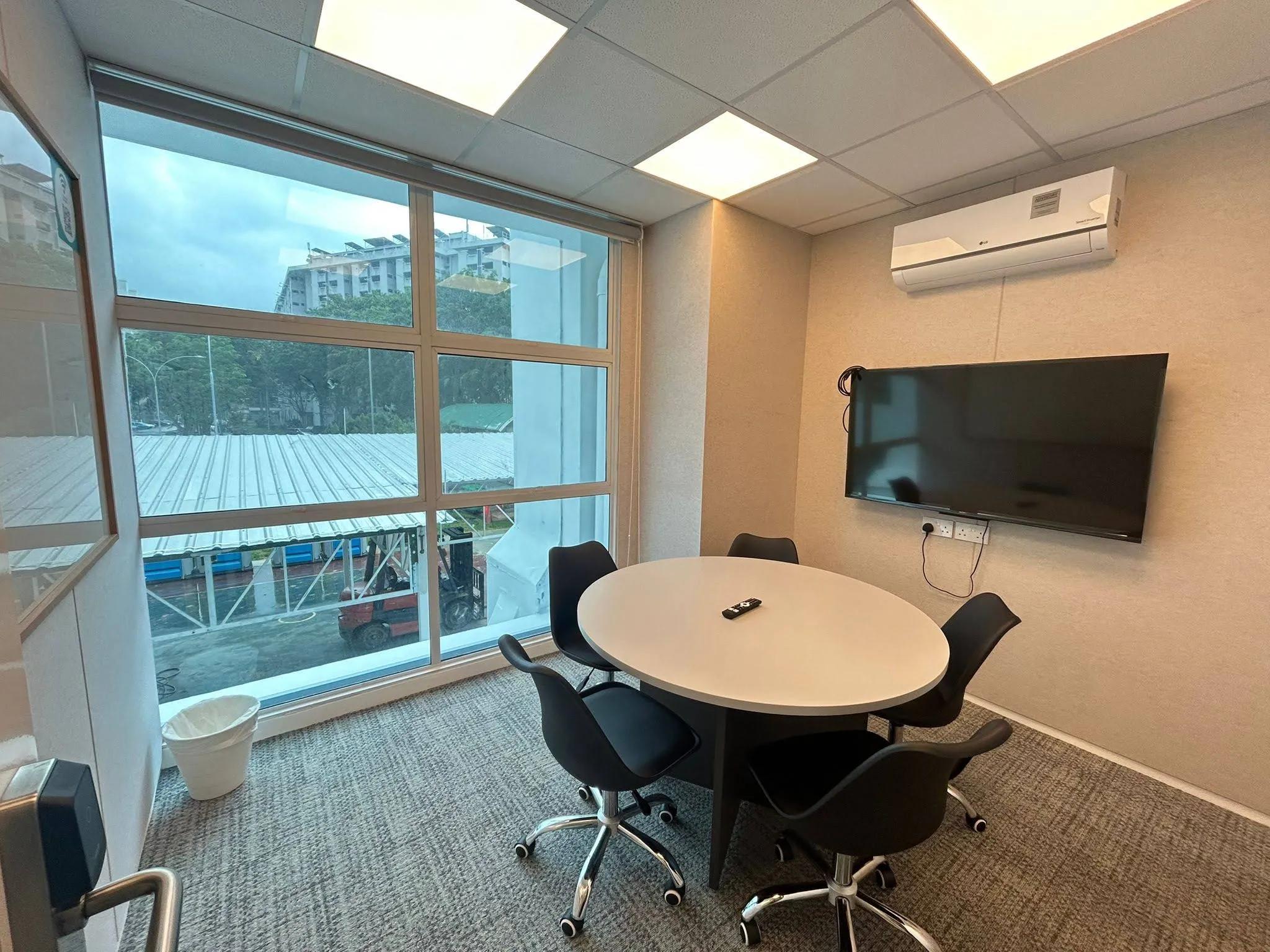 4 Pax Meeting Room